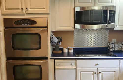 Bloomington House | 5 BR, Indoor heated pool, hot tub, sauna, two game rooms