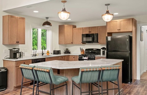 Albrightsville House | 5 Br Sleeps 14! Hot Tub-Sauna-Movie Theatre-Arcade