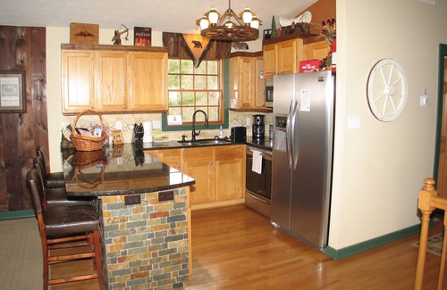 Basye Cabin | 5 Free Daily Bryce Resort Passes! Skiing, Tubing, Golf, Mountain Biking, Lake!