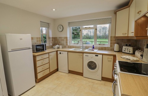 Southam Cottage | 5 GRANGE COTTAGES, pet friendly, with open fire in Priors Marston