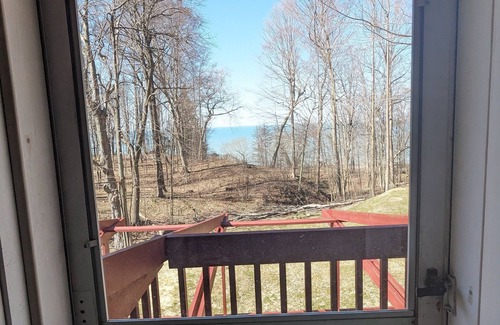 East Springfield House | 5 lakefront acres with DIRECT beach access from property