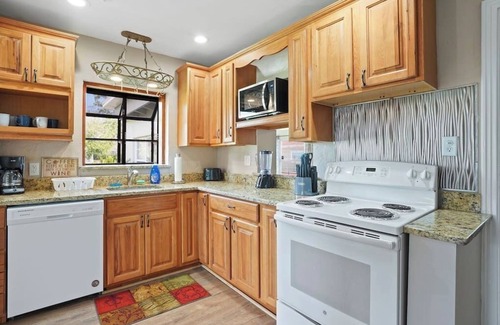 Lakeshore South House | ~5 Leaf Experience Sleeps 8 NAS Jax~