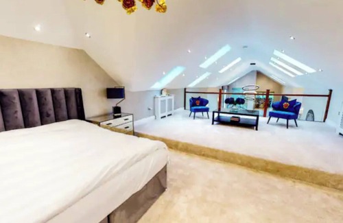 Little Witcombe Other | 5* Luxury 15th Century Tudor Entire Wing. Secluded