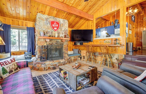 Sugarloaf Cabin | 5 Mi to Big Bear Lake: Pet-Friendly Gem Near Hikes