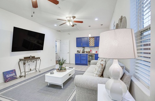Gentilly Woods House | 5 Mi to Bourbon St: NOLA Home w/Fenced Yard!