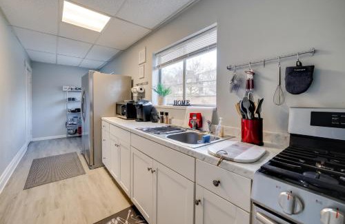 South Hills Apartment | 5 Mi to Dtwn Pittsburgh Apt with Balcony