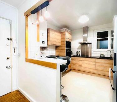 Louis Bertrand-Mirabeau-Semard Apartment | 5 min de Paris, Cosy appartement familial, Parking