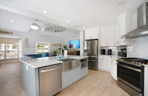 Indian Rocks Beach House | 5 min walk to beach! Heated Pool, Golf Cart, Lanai