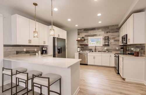 Bradenton House | 5 Min walk to Downtown, Pier 22, And the Riverwalk!