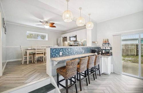 Holiday Beach House | 5 min walk to Beach~Sleeps 12~Arcade Games~4 Bdrm