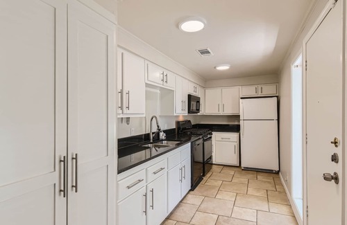 Riverside House | 5 Mins to Downtown - 30 Day Plus