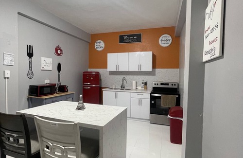 Isabela House | 5 mins to JOBOS 3-bedroom house sleeps 8 w WiFi & AC in beautiful Isabela