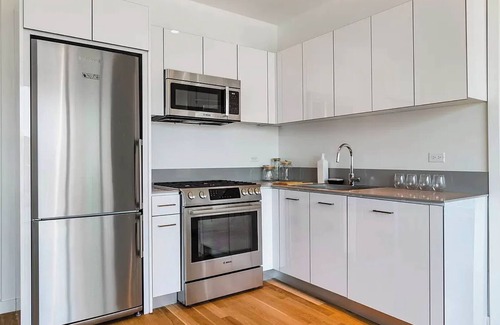 Hunters Point Apartment | 5 mins to Midtown Central Luxury Penthouse 2b2b Duplex with Private Terrace