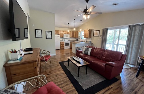 Colington House | 5 mins to Sound and Beach! Pet friendly & perfect for couples and small fam!