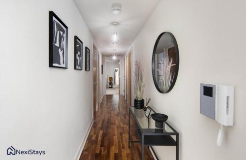 St Luke's Apartment | 5 Mins Walk to Moorgate, Tranquil City Retreat
