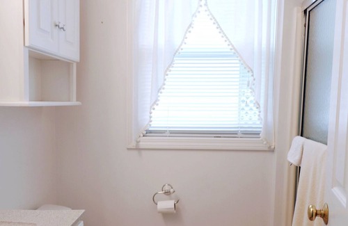 South Kingstown House | 5 Minute drive to beautiful Narragansett Beach, walk to Narrow River