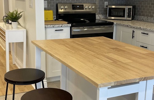 Southampton Apartment | 5 minute stroll to beautiful Southampton beach and the vibrant downtown area.