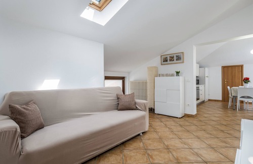 Cavaion Veronese Apartment | 5 minutes from Lake Garda, Dimora "Charme of Butterfly