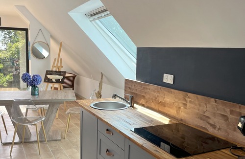 Breles Apartment | 5 minutes from the sea, apartment in the heart of a large garden. Pets allowed