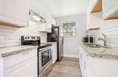 South Miami House | 5 Minutes from Univ Miami renovated home family friendly Free Parking