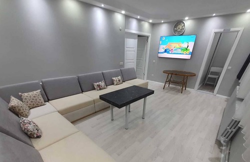 Bahcelievler Apartment | 5 minutes subway,metrobus,hospitals,shopping malls