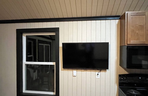 Montebello Cabin | 5 minutes to Blue Ridge Parkway, Crabtree Falls, hiking, wineries, breweries