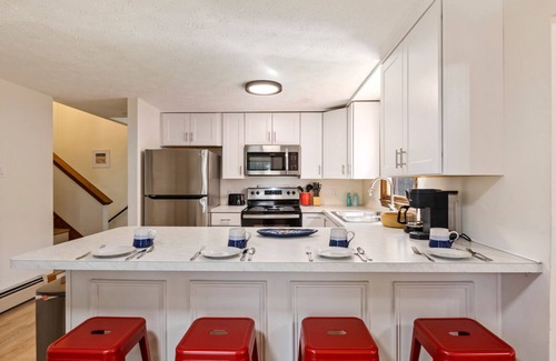 Old Orchard Beach House | 5 Minutes to OOB! Fire Pit & Deck, Dogs Welcome, Family Friendly, Sleeps 10