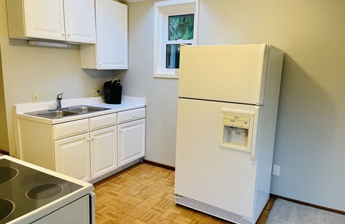 East Lake Hills House | 5 minutes to Vasa Park! Family-sized townhome with free parking