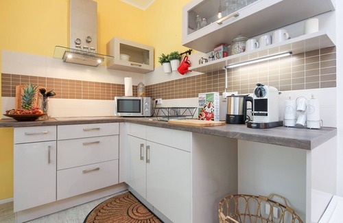West Berlin Centre Apartment | 5 person old building near Kurfürstendamm