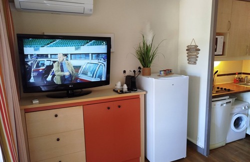 Agay Apartment | 5 pools, entertainment, beach 300m away, air-conditioned, towel service, free parking
