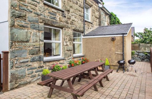 Harlech House | 5*property At Harlech Is Situated At The Foot Of The Castle Sleeps 12