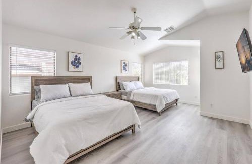 North Las Vegas House | 5 queen beds/Free Streaming/Wi-Fi/Tv's/Coffee