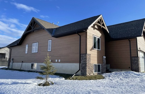 Fox Creek House | 5 rooms for rent in a high end home with shared 5 piece bathroom, huge kitchen