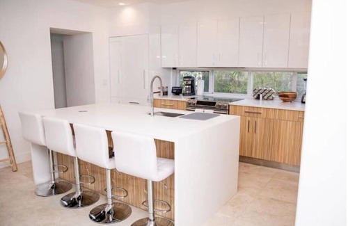 Lauderdale-by-the-Sea House | 5 star Beachside Home Next to Everything! Patio/Wifi/TVs
