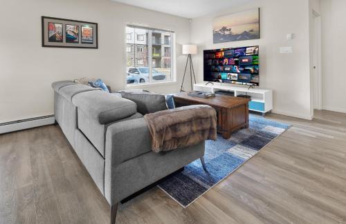 Southwest Edmonton House | 5 STAR Business Luxury Homeshare