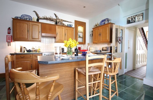 Criccieth House | 5 Star House in Criccieth. Sea Views. 1 minute from beach. Sleeps 8