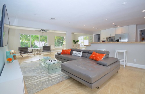 Bel Air House | 5 STAR LUXE 4 BED BEACH HOME + 40X20 HEATED POOL STEPS TO BEACH NEWLY FURNISHED!