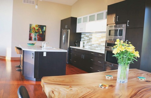 Taghum House | 5 Star Luxury-Nelson's Finest,amazing river and mountain views with Hot Tub