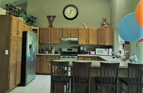 Oshkosh House | 5 Star Reviews, 5-Bedroom Home Sleeps 10, 3-Bath, Hot Tub, Game Room, So Nice!