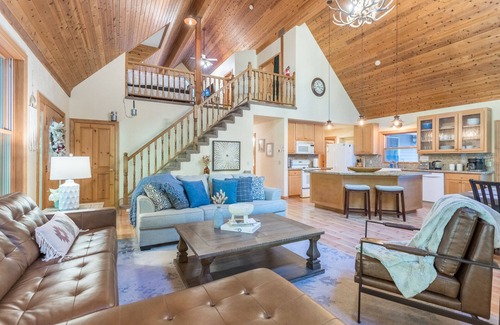 Weed House | 5 Star Winter Wonderland Chalet in Mt. Shasta