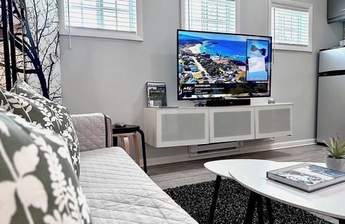 Keewaydin House | 5 STARS! MPLS-ST PAUL "THE COTTAGE" LK NOKOMIS/MNHAHA FALLS/MOA/ONE-LEVEL-LIVING