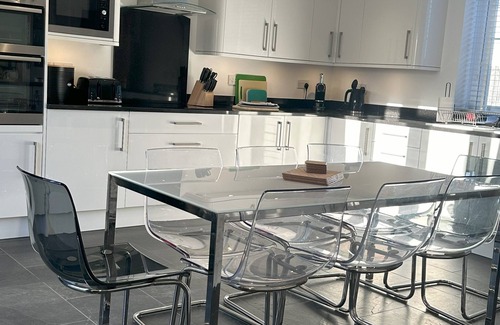 Port-Eynon Cottage | 5* Whitebridge Cottage - short walk to Port Eynon beach and village amenities