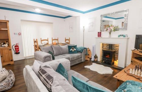 Kinmel Bay House | 5 Woodside Avenue