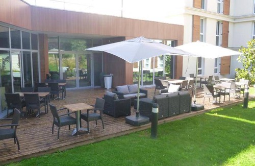 Guyancourt Apartment | 50 m² Serviced apartment ∙ 2 bedrooms ∙ 10 guests