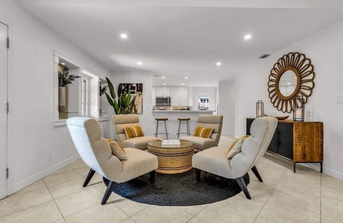 Poinsettia Heights House | 50% off New Waterfront Oasis Mins Beach,Eats,Shop