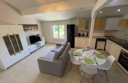 Vaugneray Apartment | 50 sqm apartment in Vaugneray - Quiet, nature and comfort 18 km from Lyon