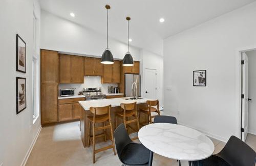 Thiensville House | 500 House - Unit D townhouse