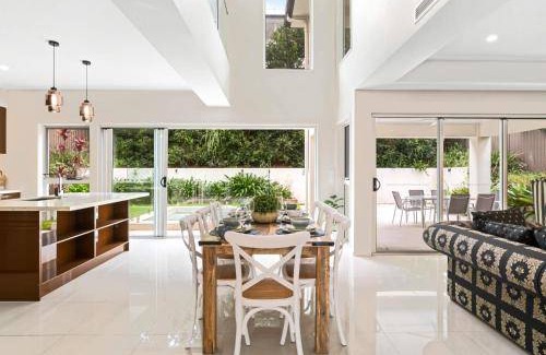 Carindale House | 500 m² House ∙ 5 bedrooms ∙ 10 guests