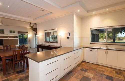 Moama House | 500 m² House ∙ 5 bedrooms ∙ 13 guests