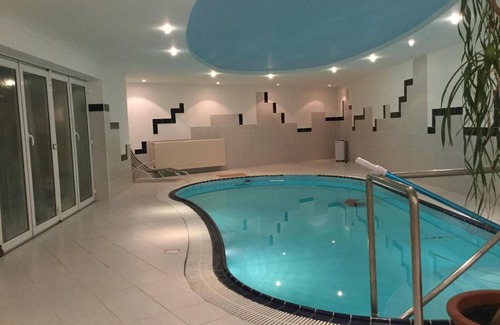 Pardubice House | 500 m² House ∙ 5 bedrooms ∙ 12 guests